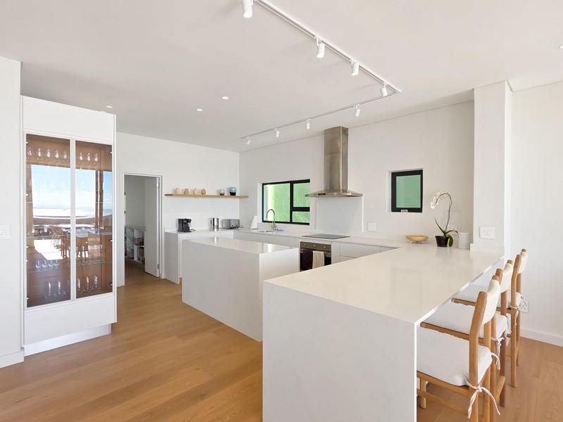 5 Bedroom Property for Sale in Green Point Western Cape